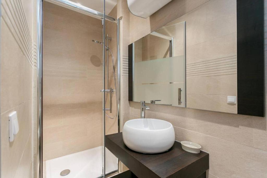 Modernized Studio - Meters From The Invalides Gardens Lejlighed Paris Eksteriør billede